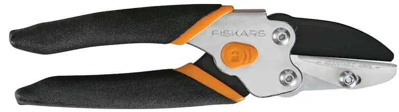 Best Choice Fiskars 91156935 Pruner, 5/8 in Cutting Capacity, Steel Blade, Anvil Blade, Soft-Grip Handle